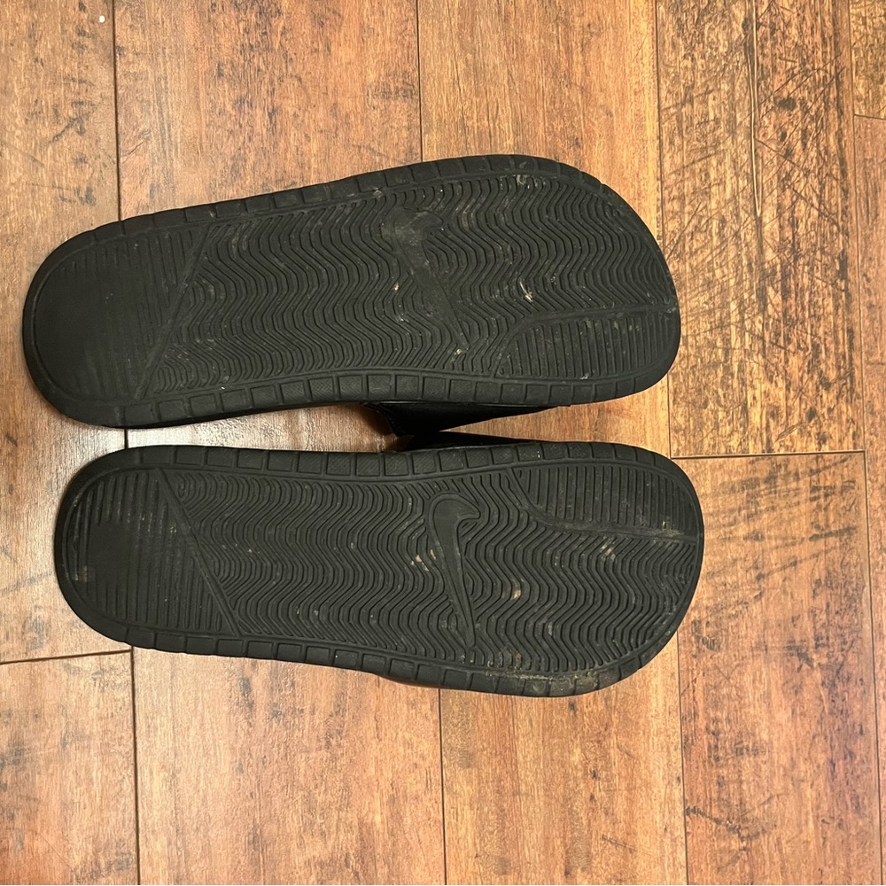 Nike Slides - Picture 5 of 6